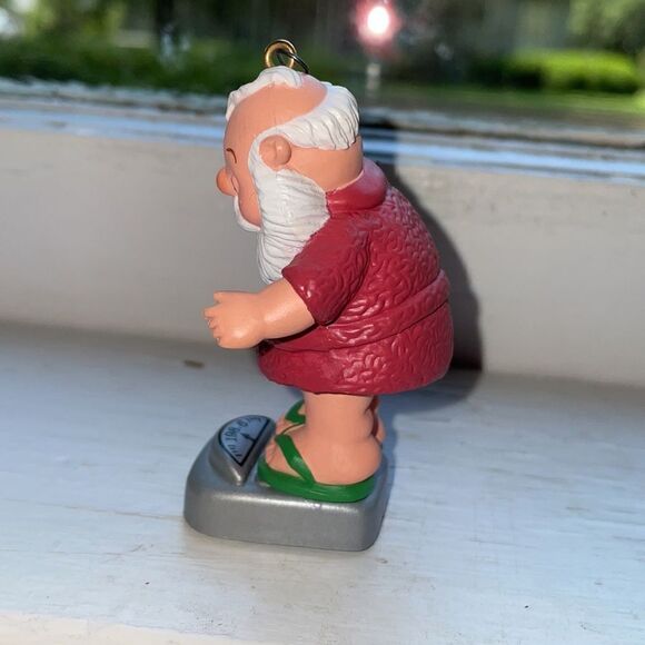 Vintage Hallmark 1986 “Tipping the Scales” Santa on a weight scale ornament - Picture 4 of 7